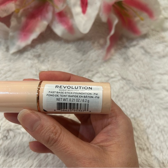 Revolution F12 Fast Base Stick Foundation - Picture 4 of 4